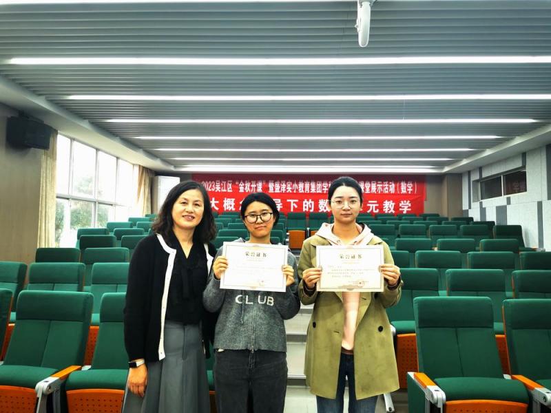 颁奖.jpg 颁奖.jpg